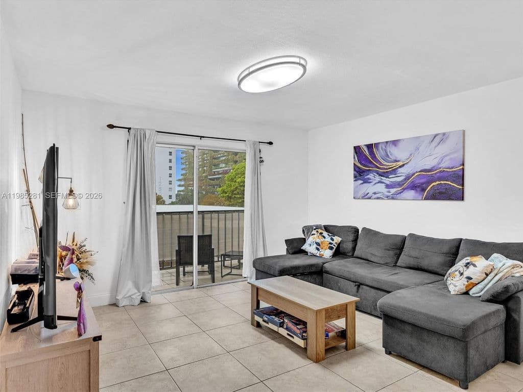 2+1 Condo — 1236 Alton Rd APT 304