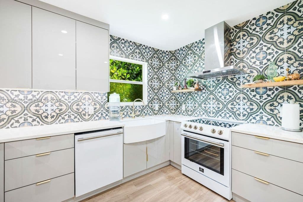3+1 Mülk — 815 Monterey St
