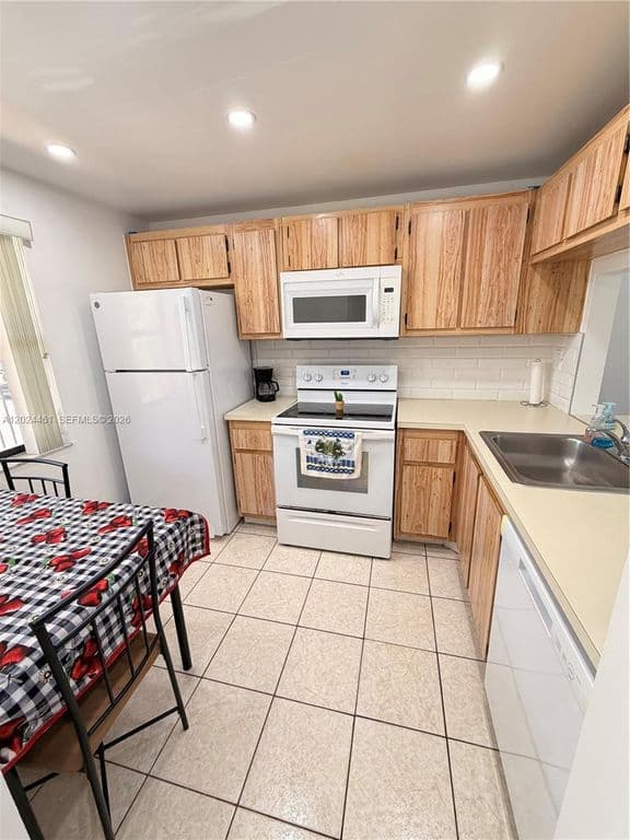 2-bedroom Condo — 2793 NW 104th Ave APT 204