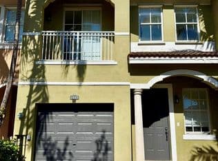 4+1 Townhouse — 1445 SE 24th Rd, Homestead, 33035