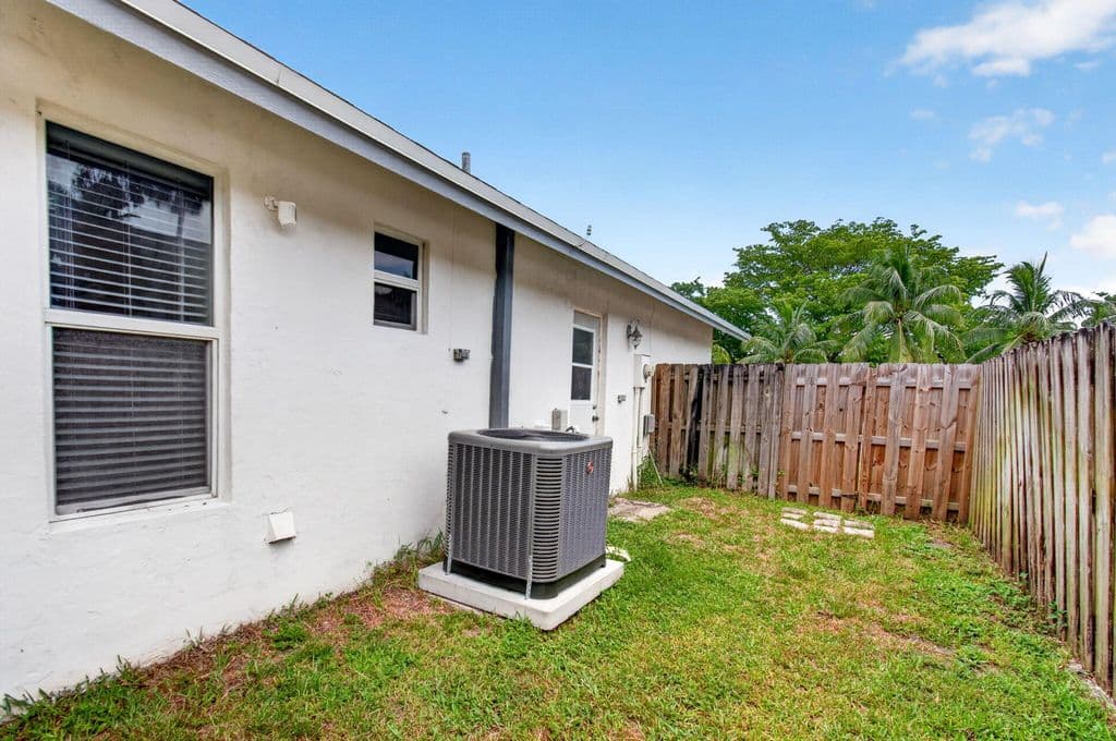 3-bedroom Single-Family Home — 586 NW 45TH Way