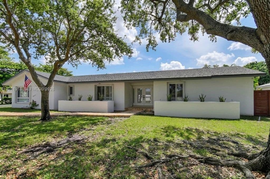 5-bedroom Single-Family Home — 13241 SW 104th Ave