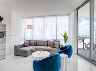 1+1 Condo — 851 NE 1st Ave Unit 1810, Miami, 33132
