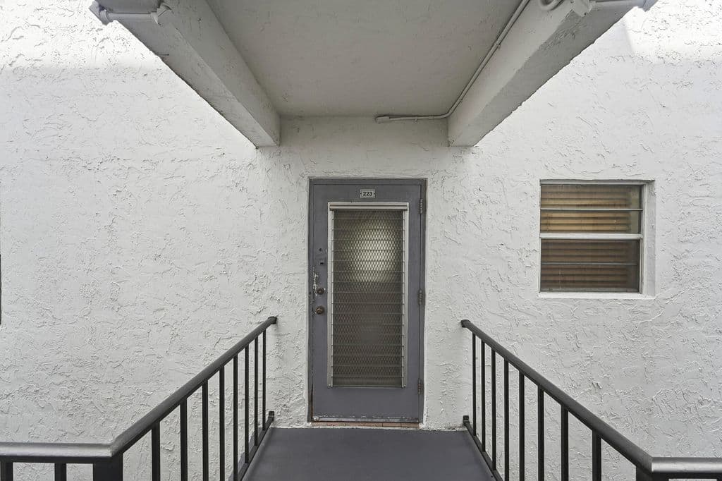 2+1 Condo — 3000 E SUNRISE LAKES Drive E #223
