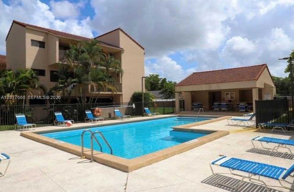 2-bedroom Condo — 6305 Gage Pl APT 309A