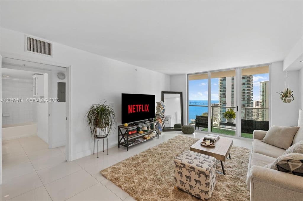 1-bedroom Condo — 1155 Brickell Bay Dr APT 2005