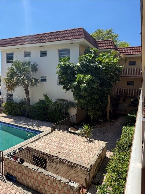 1+1 Condo — 13655 NE 10th Ave APT 208
