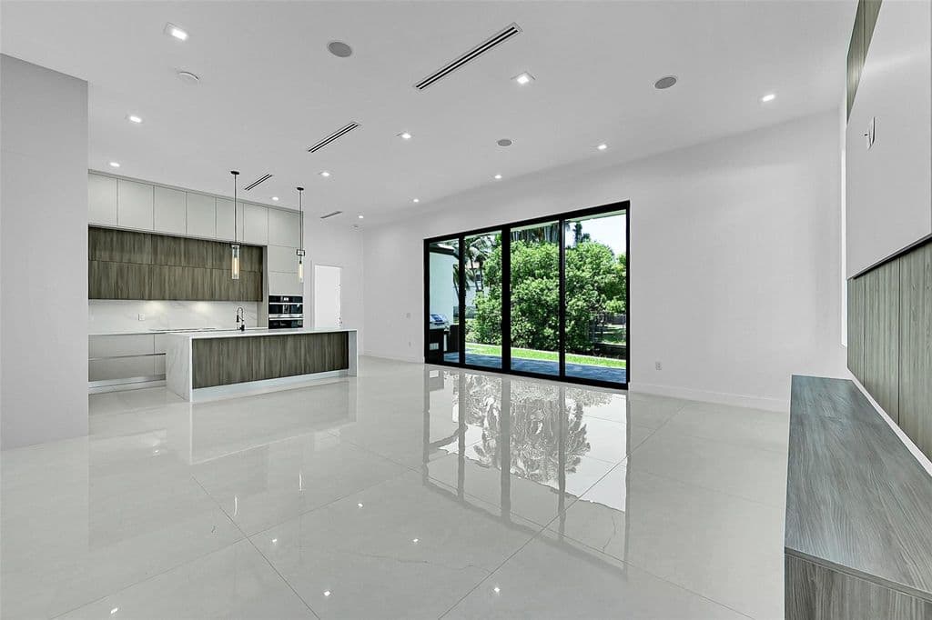 3+1 Müstakil ev — 656 NW 21st Street