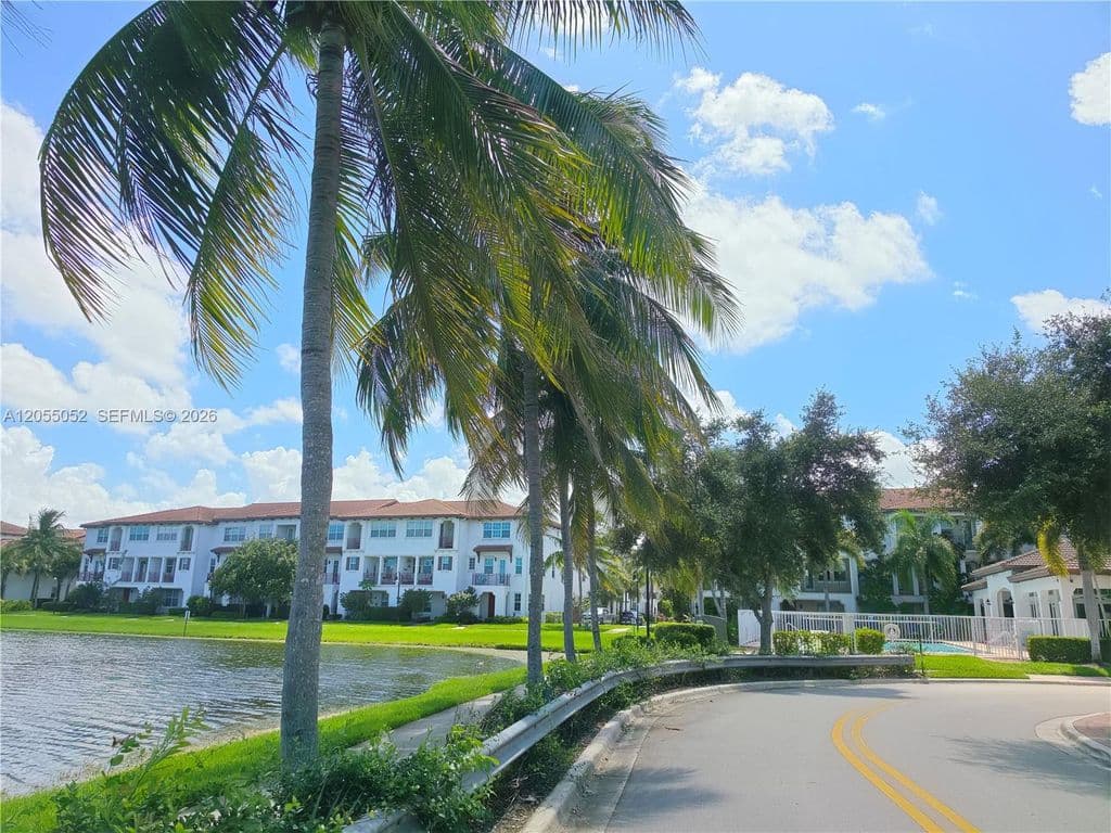 3+1 Mülk — 2813 SW 119th Way