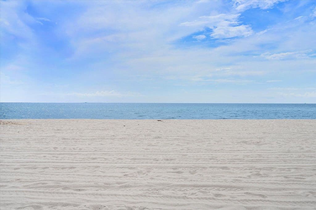 2+1 Condo — 1601 S Ocean Drive #506