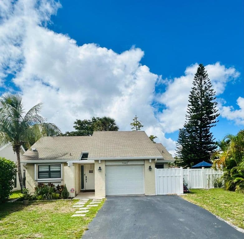 3+1 Müstakil ev — 7342 NW 38th Pl