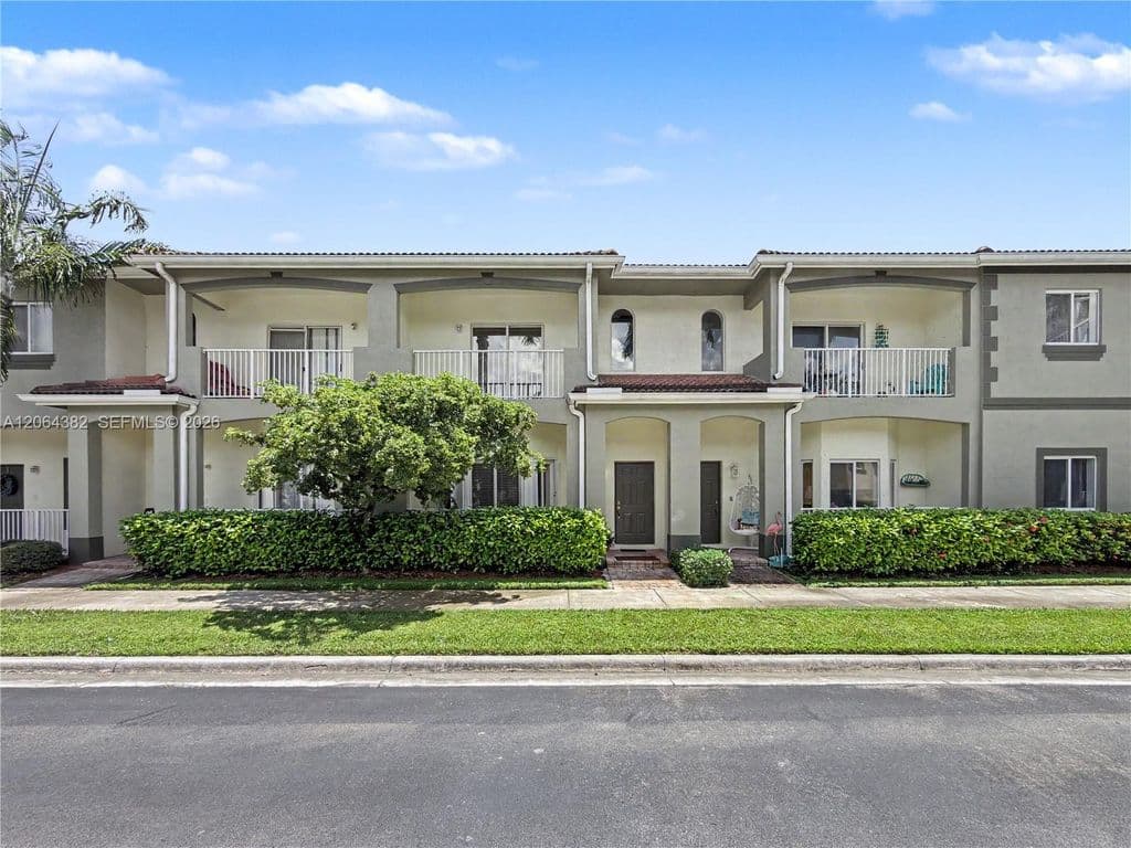 2+1 Mülk — 1940 SE 24th Ave