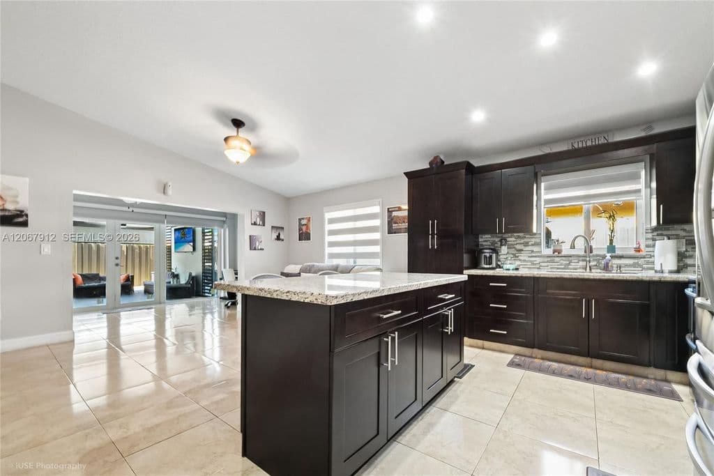 3+1 Müstakil ev — 16520 SW 99th St