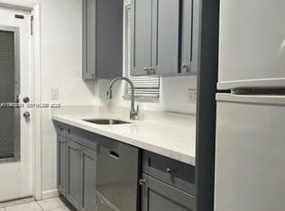 2+1 Condo — 1420 Atlantic Shores Blvd APT 237, Hallandale, 33009