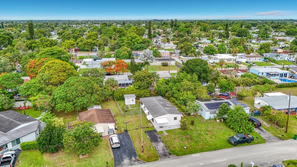 3+1 Müstakil ev — 2573 NW 58th Avenue
