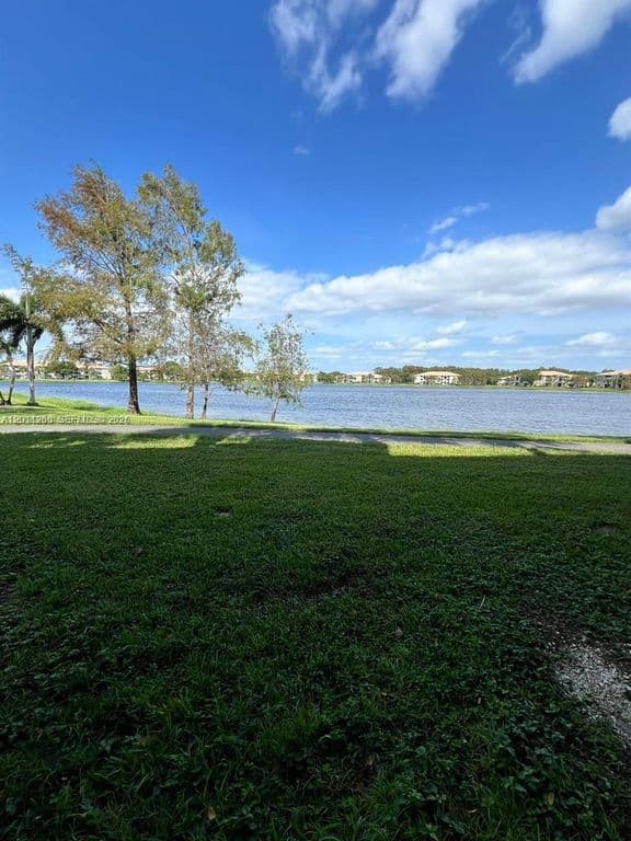 3+1 Condo — 5065 Wiles Rd APT 103