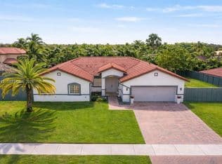 4-bedroom Single-Family Home — 14214 SW 289th Ter, Homestead, 33033