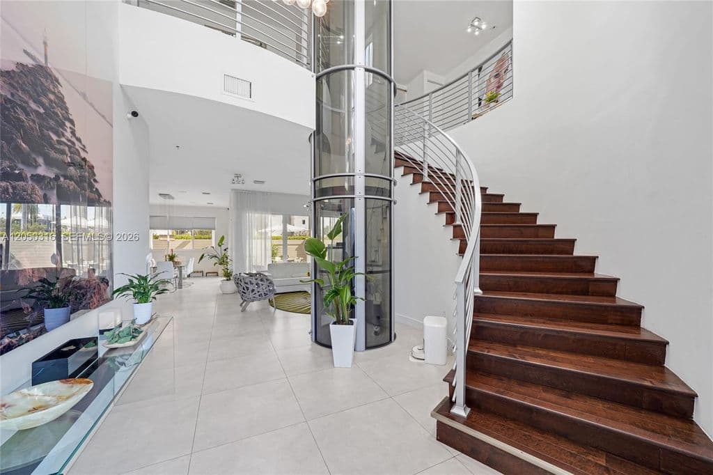 6+1 Müstakil ev — 7515 NW 99th Ave