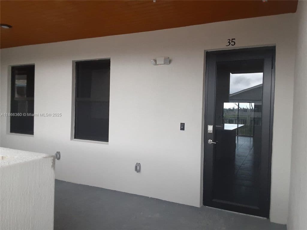 2-bedroom Condo — 8175 NW 104th Ave #35