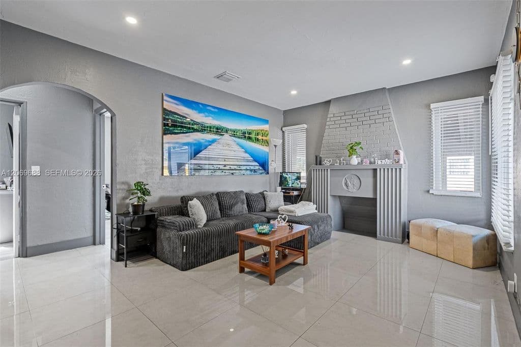3+1 Müstakil ev — 1780 NW 49th St