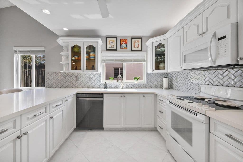 3-bedroom Single-Family Home — 15541 Dover Court