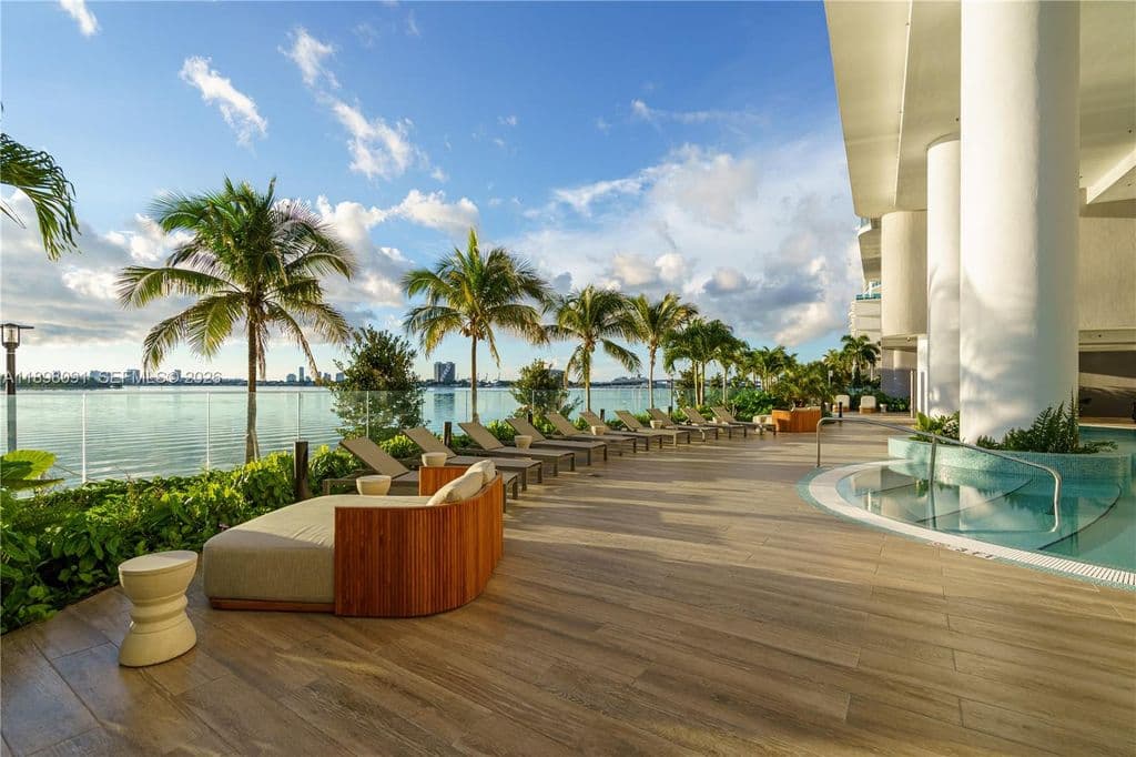 2-bedroom Condo — 700 NE 24th St Unit 4002