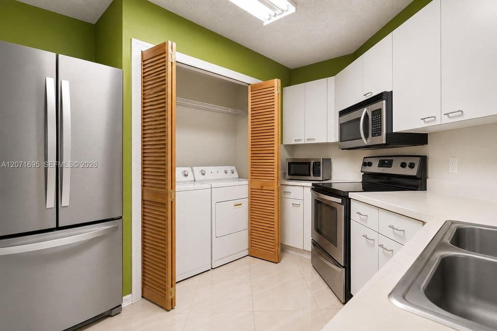 2-bedroom Condo — 6276 NW 186th St APT 305