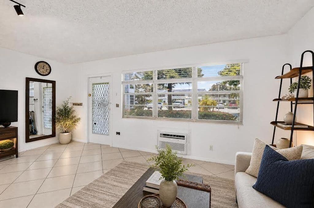 1-bedroom Condo — 290 OAKRIDGE Q #290