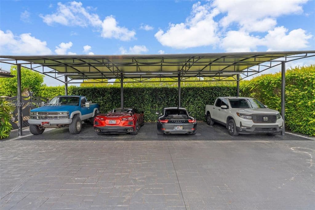4+1 Müstakil ev — 14380 SW 36th St