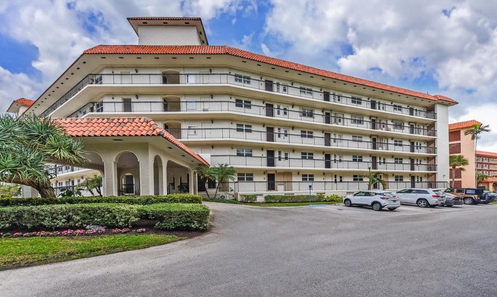 2+1 Condo — 2871 N Ocean Boulevard #F429