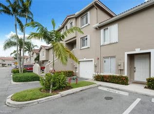2-bedroom Townhouse — 221 Riviera Cir, Fort Lauderdale, 33326