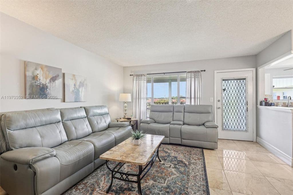 2+1 Condo — 804 SE 7th St APT 402