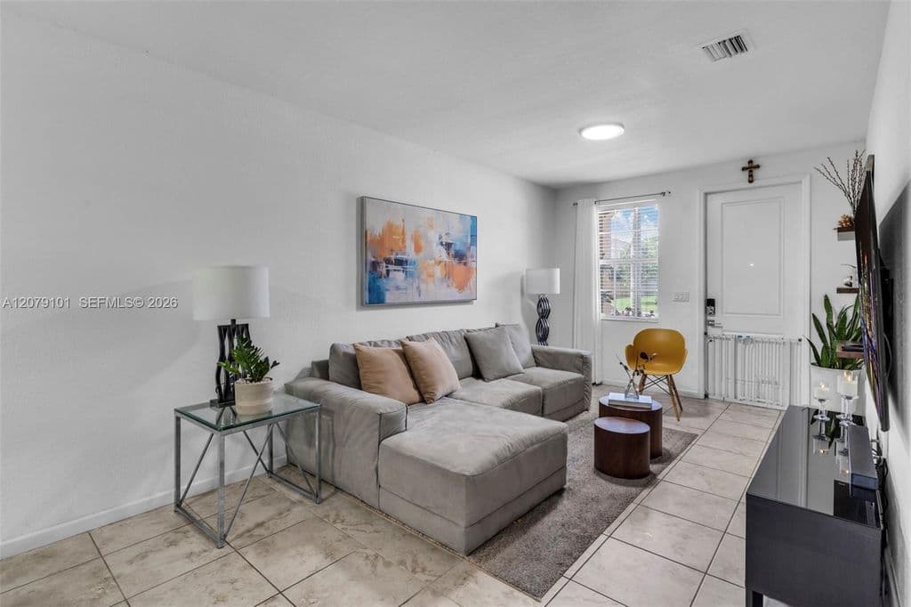 4+1 Mülk — 2438 SE 15th St