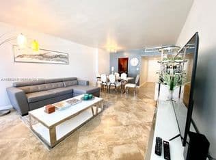 1-bedroom Condo — 100 Lincoln Rd #608, Miami Beach, 33139