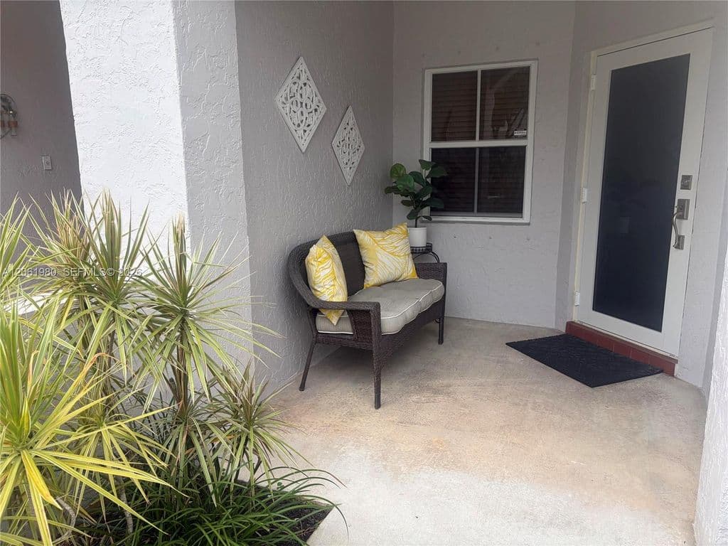 3+1 Mülk — 16836 SW 1st Pl