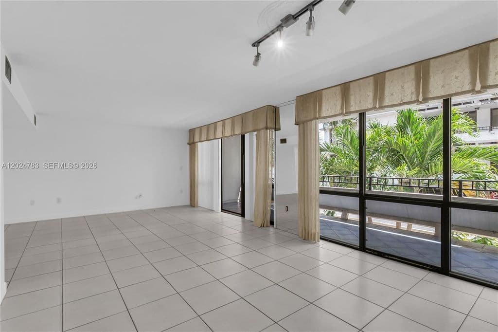 3-bedroom Condo — 13951 Kendale Lakes Cir #208A