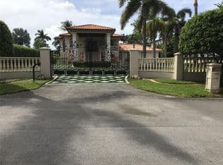 5+1 Müstakil ev — 13460 SW 32nd St, Miami, 33175