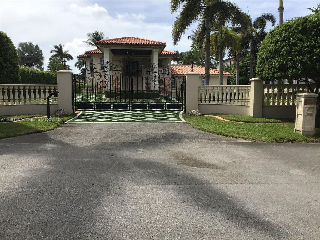 5+1 Müstakil ev — 13460 SW 32nd St