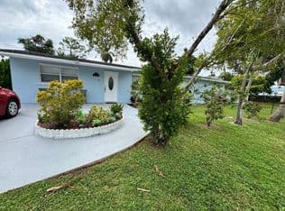 6-bedroom Single-Family Home — 3842 Patio Court, Lake Worth, 33461