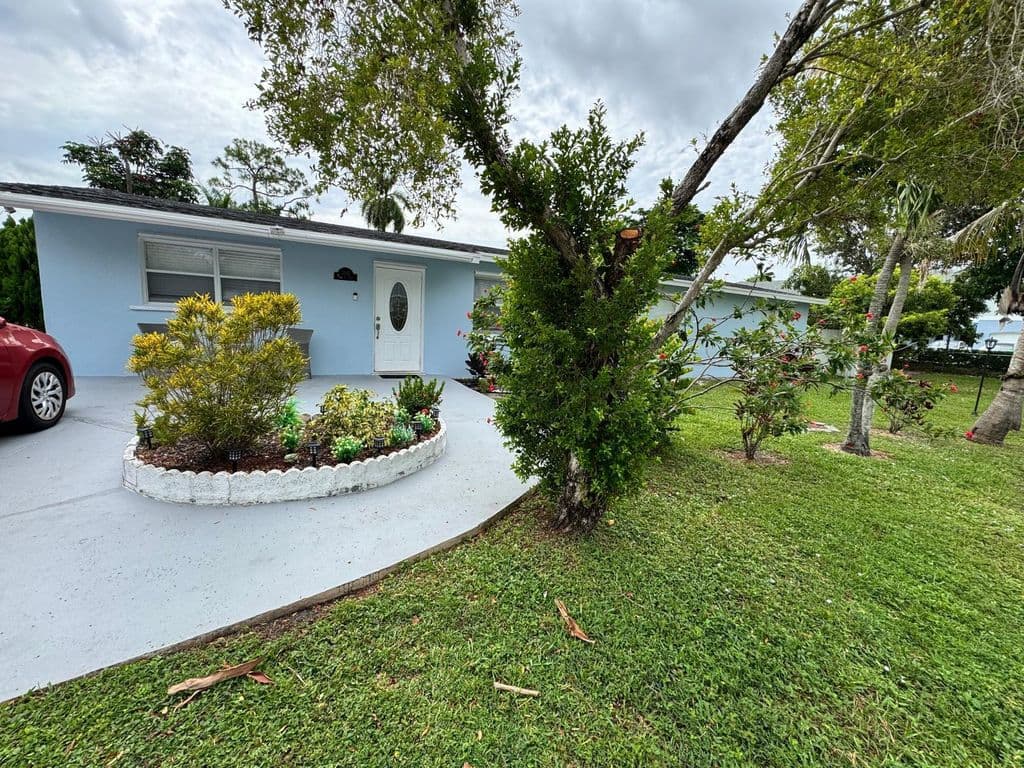 6-bedroom Single-Family Home — 3842 Patio Court