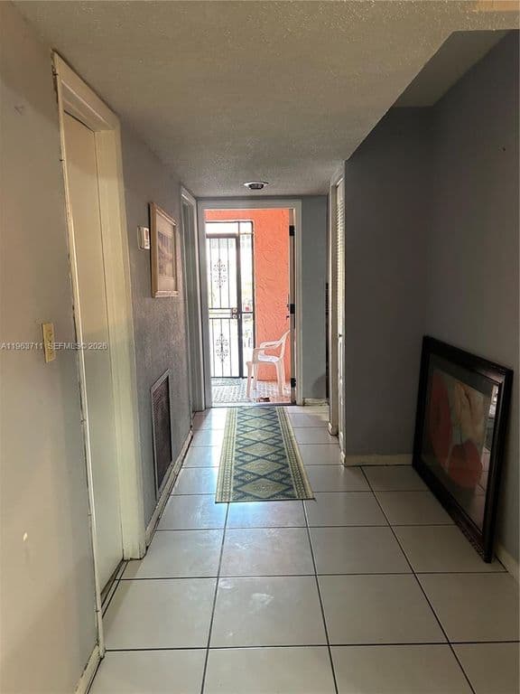 3+1 Mülk — 1653 NW 58th Ave #14