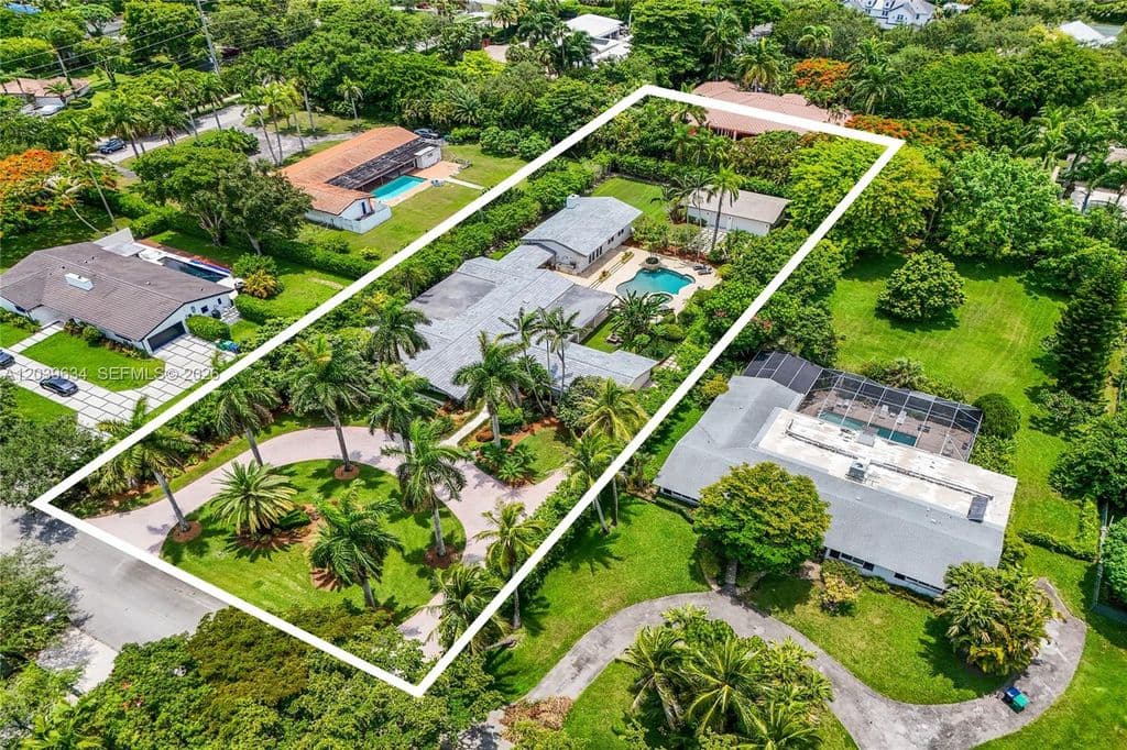 5+1 Müstakil ev — 11900 SW 63rd Ave