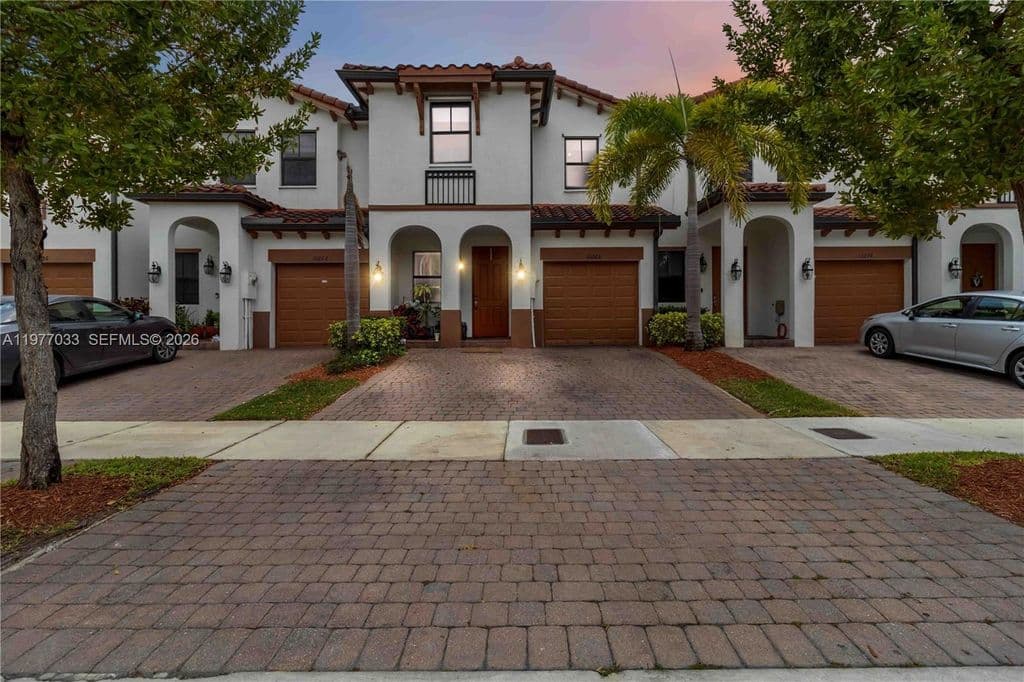 4-bedroom Property — 10268 NW 88th Ter