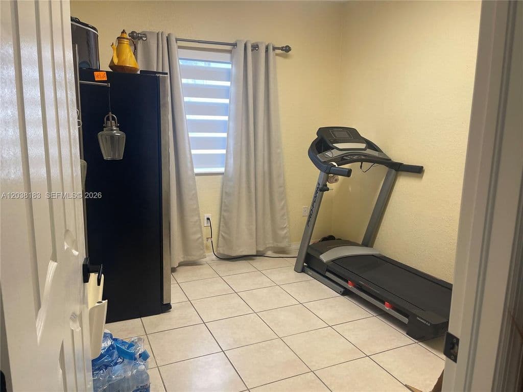 4+1 Mülk — 16364 SW 44th Way