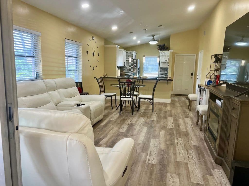 2+1 Müstakil ev — 8053 Springtree Road #8053