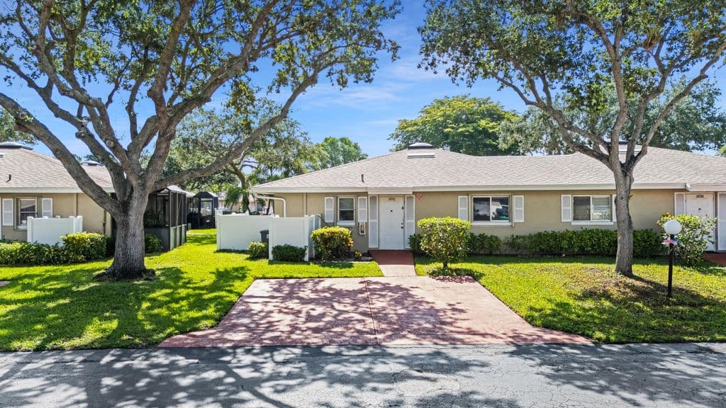 2-bedroom Condo — 18762 Candlewick Drive