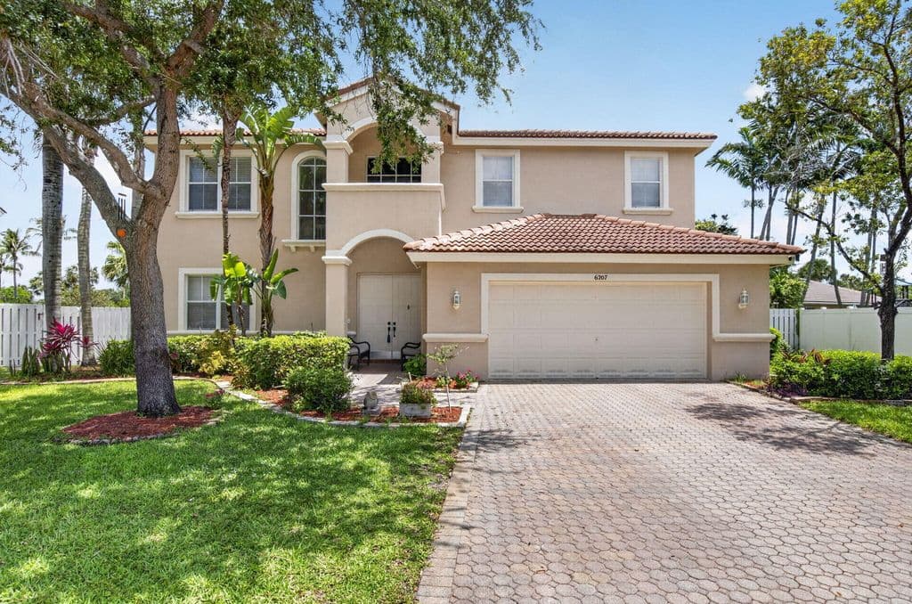 5+1 Müstakil ev — 6207 Shadow Tree Lane