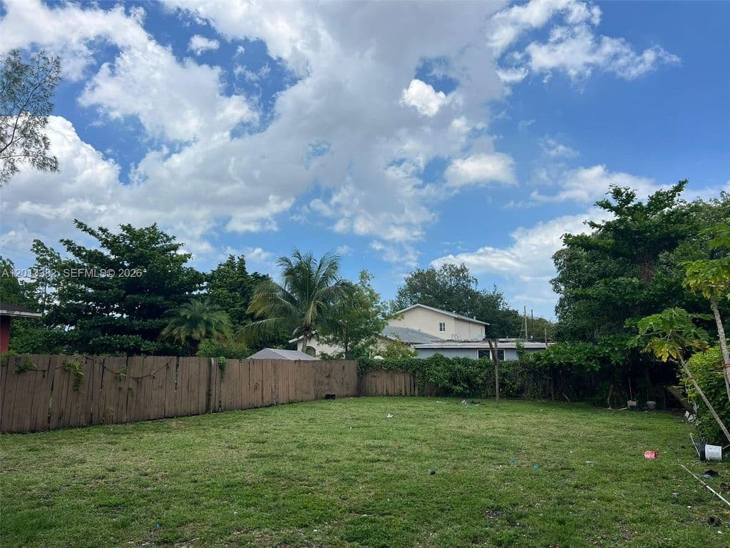5-bedroom Property — 4245 NW 24th Ave