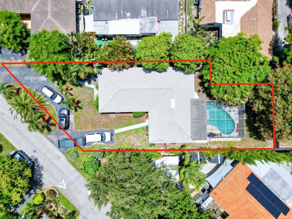 4-bedroom Property — 1680 NE 34TH Lane