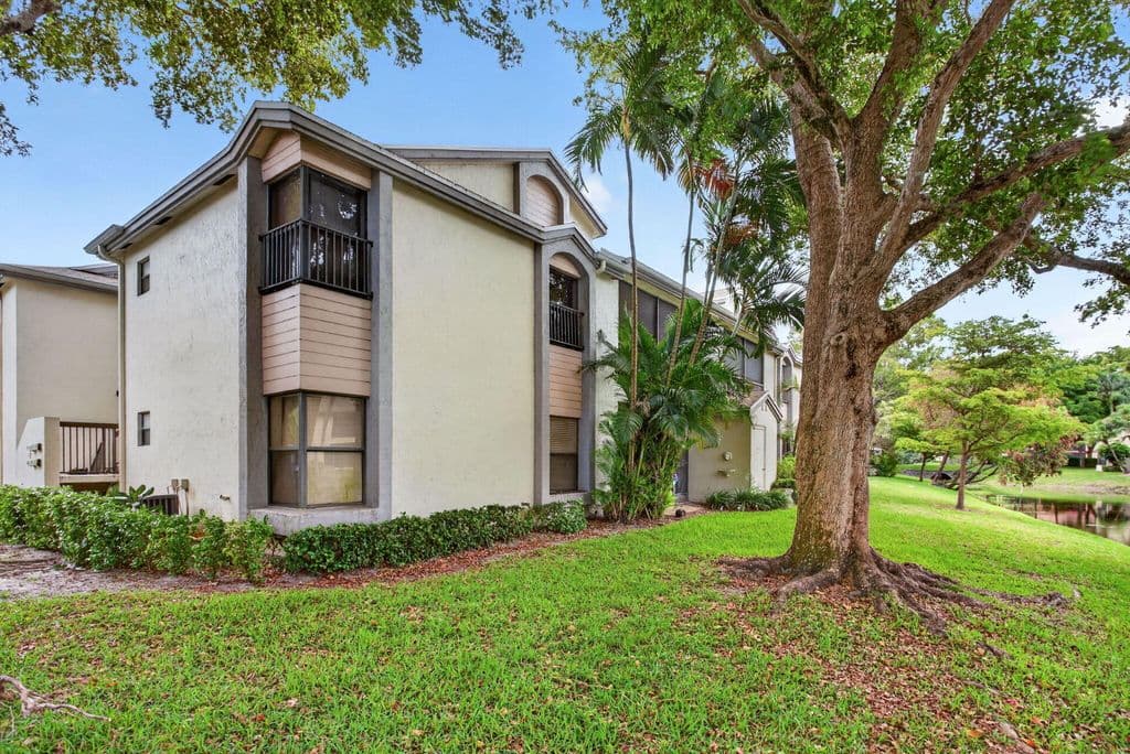 2+1 Condo — 4500 Carambola Circle S #27305